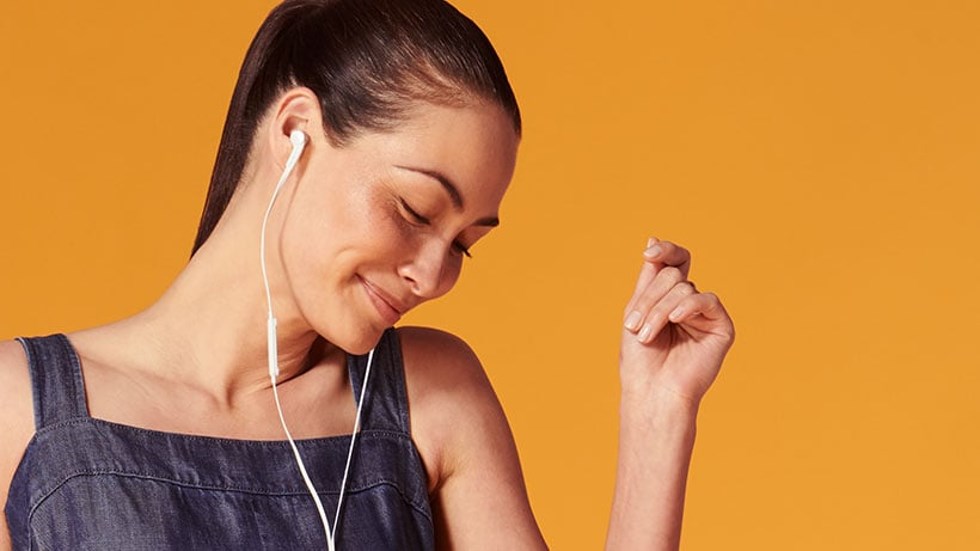 Belkin ROCKSTAR Sluchátka s USB-C - bílá mikrofon